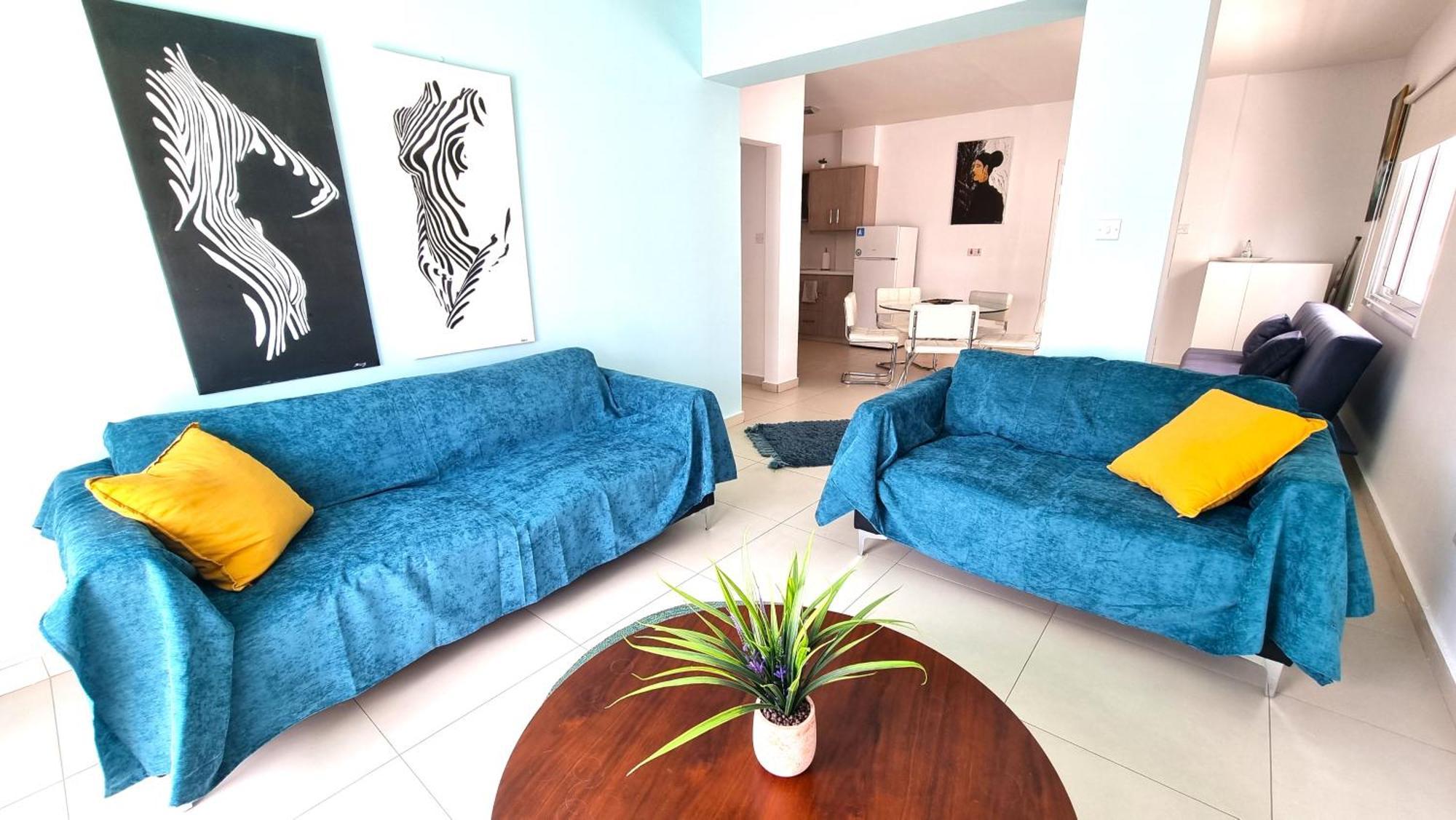 City Center: Your Urban Retreat- 100M To The Beach Ларнака Екстериор снимка