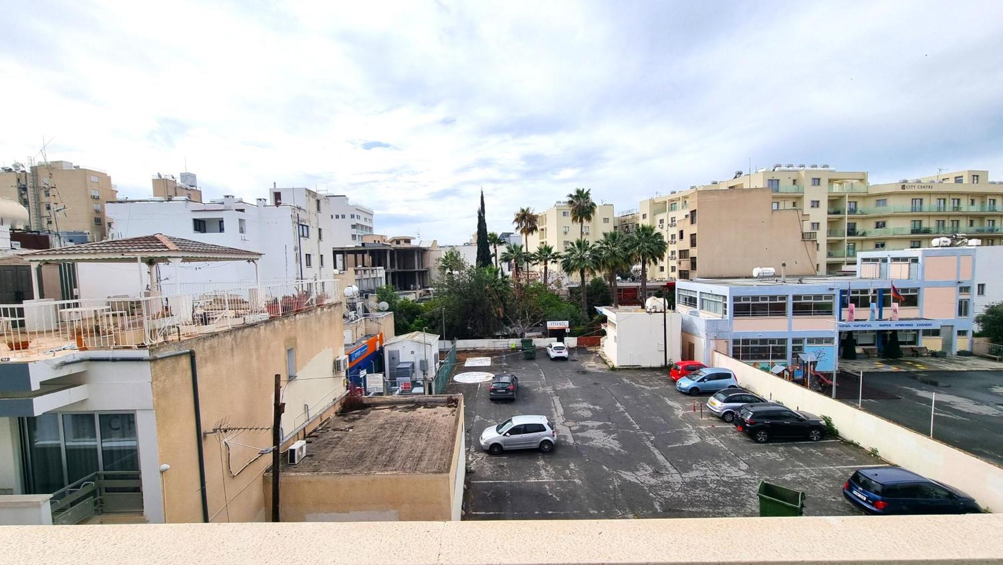 City Center: Your Urban Retreat- 100M To The Beach Ларнака Екстериор снимка